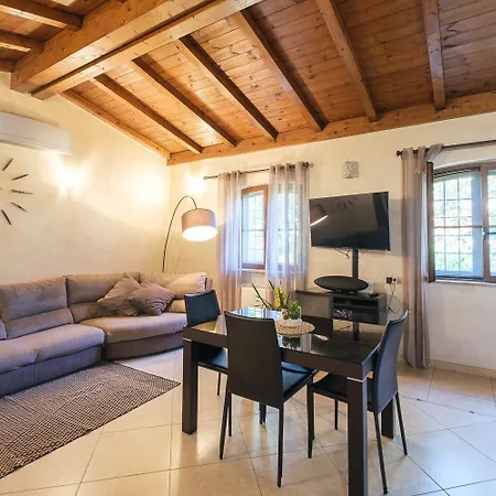 Gioia Villa Sabaudia