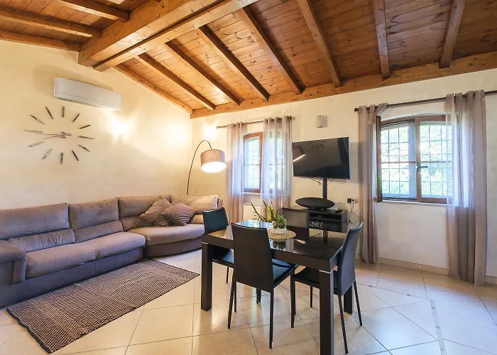 Gioia Villa Sabaudia