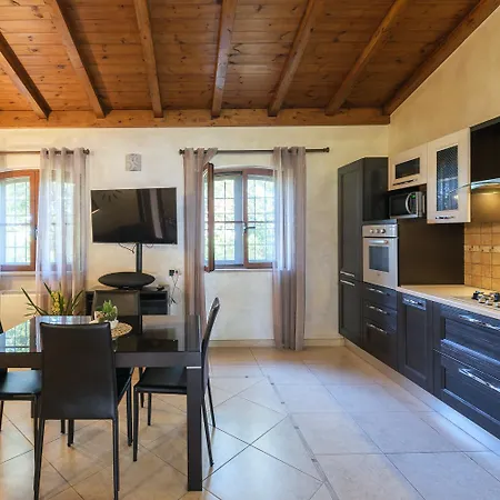 Gioia Apartment Villa *